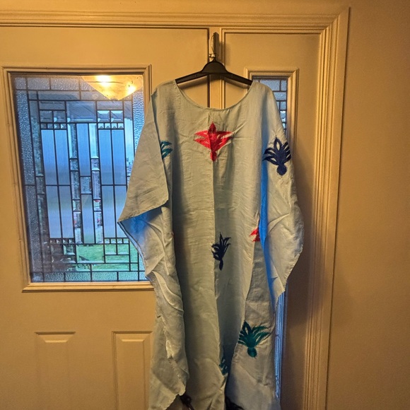 Beautiful African dresses from West Africa. - Picture 1 of 12